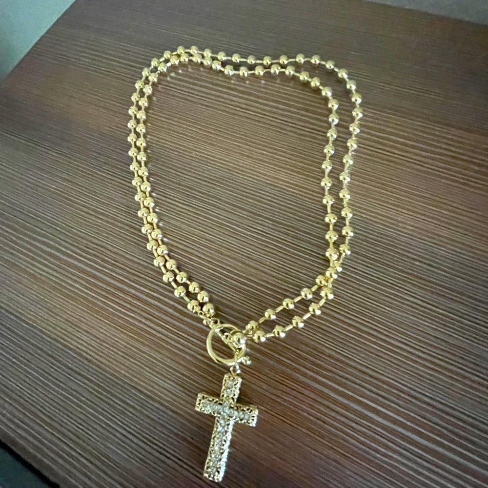 Elegant Gold Cross Pendant Necklace 🆕

Costume jewelry